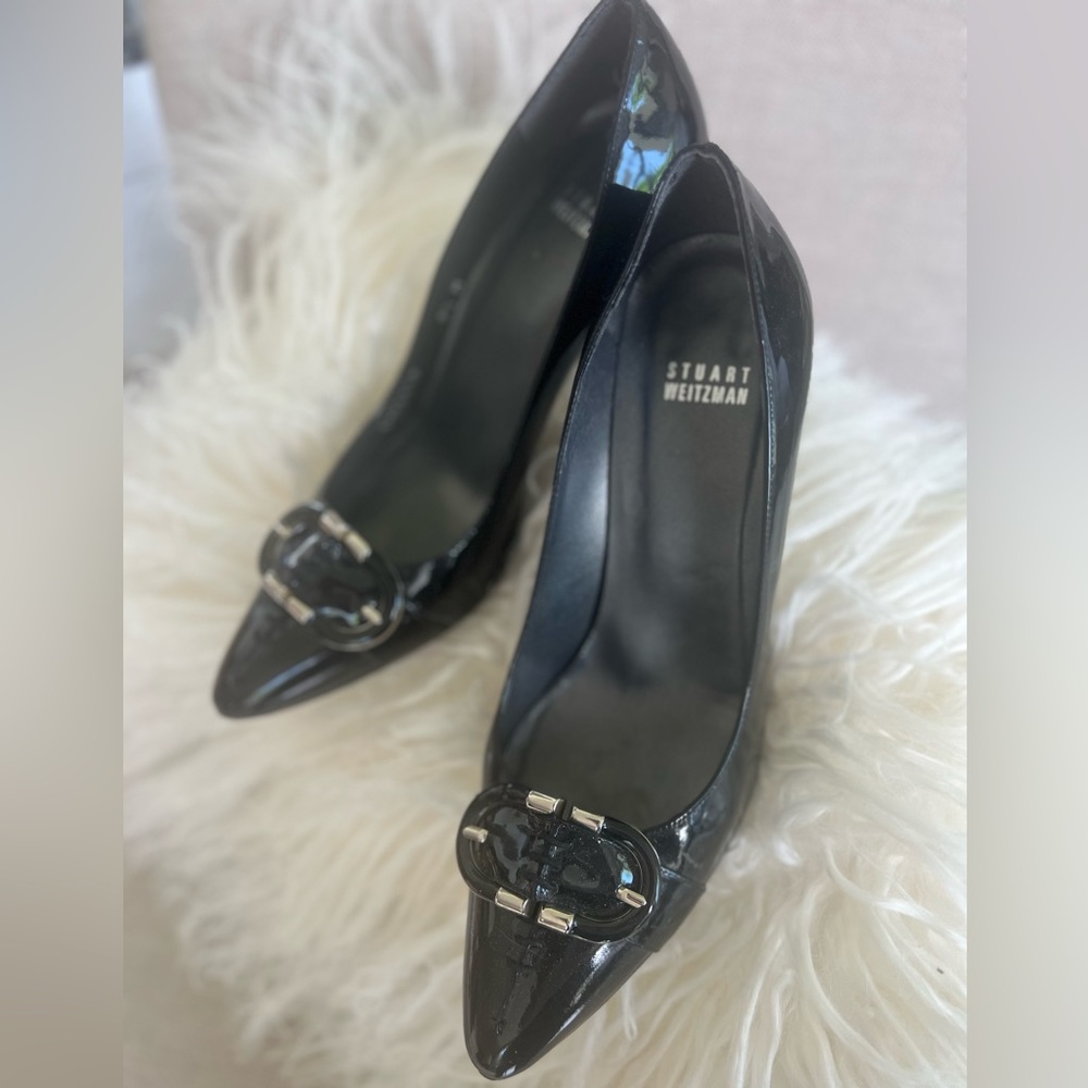 Stuart Weitzman sz 8 1/2 black patent pumps with buckle detail - gorgeous!
